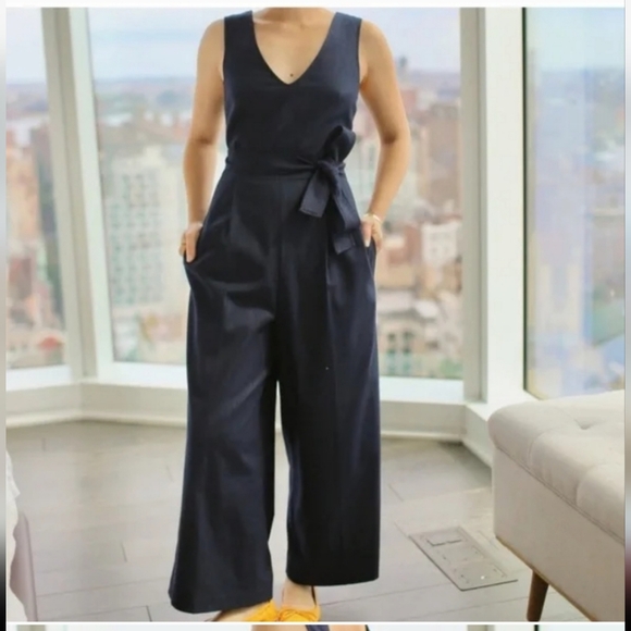 NWOT Club Monaco  Belted Sleeveless V Neck Wide Leg Jumpsuit In Navy Size 0 - Picture 4 of 5